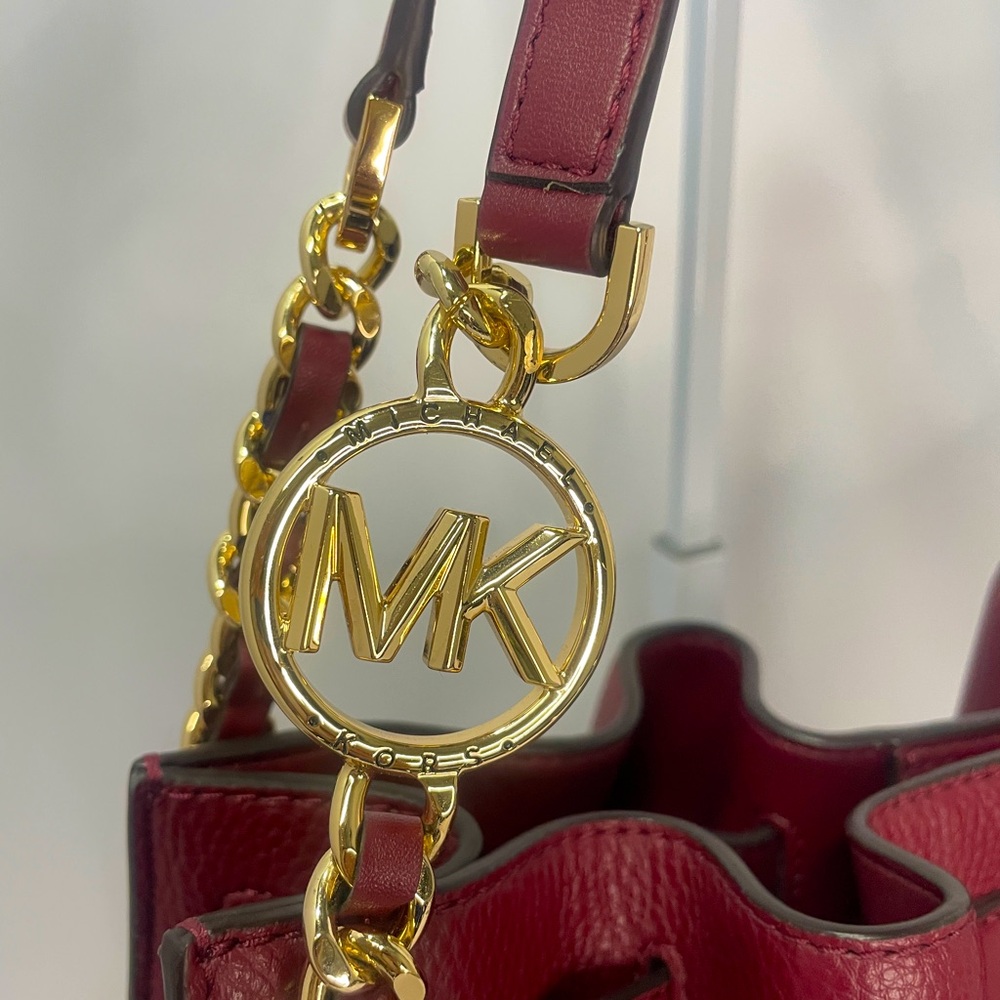 Michael Kors Mina Large Shoulder Bag with Gold Chain - Picture 8 of 10